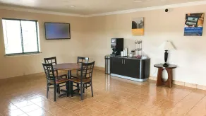 Motel 6-Alvin, TX - Hall