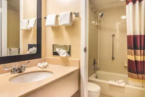 Red Roof Inn Ashtabula - Austinburg - Salle de bain