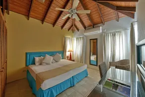 Coconut Court Beach Hotel - Room