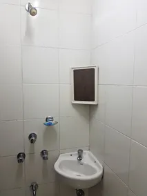 Hotel Kumkum - Bathroom