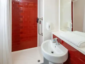 GO2 Lancaster Centre Hotel by OYO - Baño