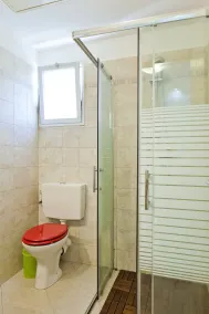 TLV Suites Inn - Badrum