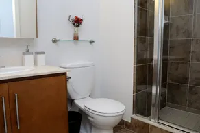 JJ Furnished Apartments Downtown Toronto: Element - Baño