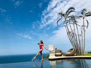 Luxury Beach Apartments - Pool