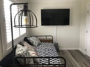 Vineyard Harbor Motel - Room