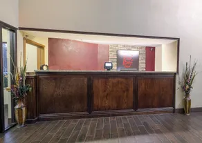 Red Roof Inn & Suites Hermitage - Salon du hall