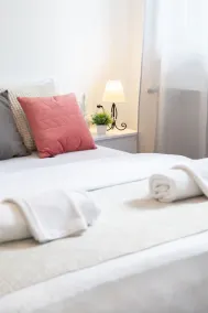 Sunny 2BDR Apartment with Balcony - Room