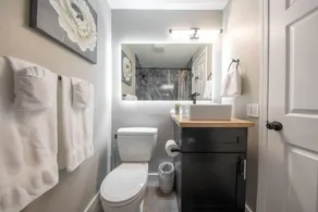 High Point Guesthouse - Next to Seattle Chinese Garden - Badrum