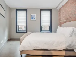 Deedee's Apartments - Lofts at Grove - Chambre