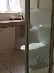 Park Avenue Holiday Units - Bathroom