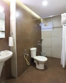 Hotel Luciya Palace - Bathroom