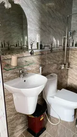 Minh Quan Hotel - Bathroom
