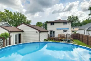 Central Apt in Cheektowaga w/ Private Deck! - Intérieur