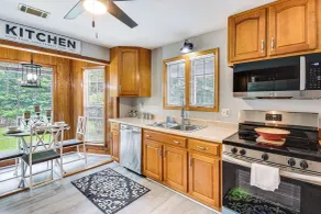 Walkable Location! Peaceful Toccoa Escape w/ Yard - Innvendig