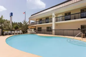 Baymont by Wyndham Orangeburg North - Piscine