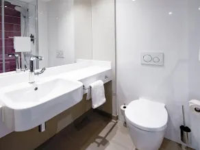 Premier Inn Saarbrücken City Congresshalle - Bathroom