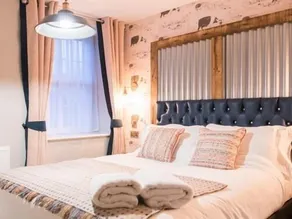 Helen Browning's Royal Oak - Room