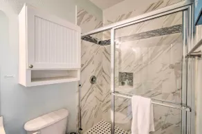 Steps to Ocean! Breezy Galveston House w/ 2 Decks - Intérieur