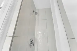 Guestic Hotel at Queen West - Baño