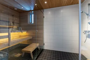 Sandy Kelt, Irish House Apartments - Badezimmer