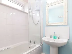 Skylarks! - Bathroom