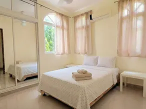 2-Bedroom Beach Apartment with Pool Costambar - Room