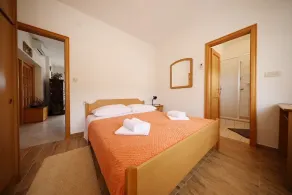 Knez Mali Iz - Værelse