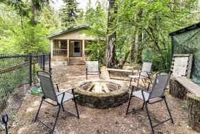 Relaxing Riverfront Getaway w/ Fire Pit in Idanha - Interiør