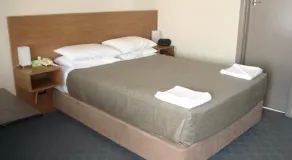 Argosy Motor Inn - Room