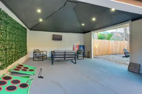 Dogs Welcome! Stylish Detroit Tudor w/ Fenced Yard - Innenbereich