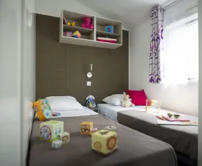 Mobil-home avec barbecue, terrasse et jardin - Chambre