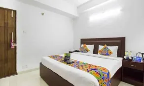 FabHotel Limestone Suites - 750m from Yashoda Hospitals, Somajiguda - Quarto