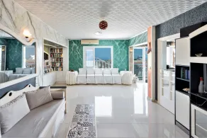 One Private Studio with stunning full sea view, shared pool and Ac - Oppholdsområde