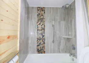 Baymont by Wyndham Gatlinburg On The River - Salle de bain