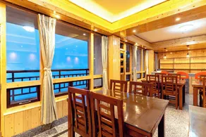 The Golden Retreat Hotel in Pelling - Restaurant