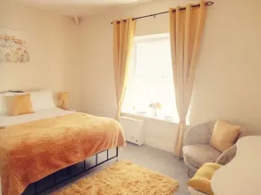 Llys Madoc, The Top Flat - Room