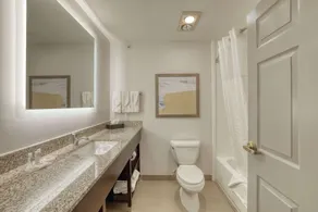 Comfort Suites Milwaukee Airport - Chambre