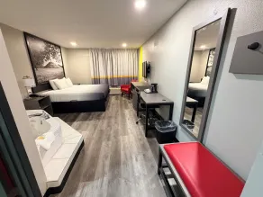Super 8 by Wyndham Macomb - Chambre