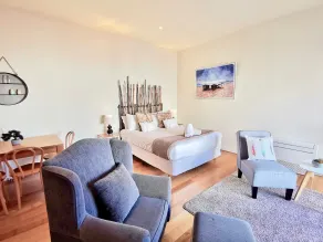 Phoenix Apartments - Room