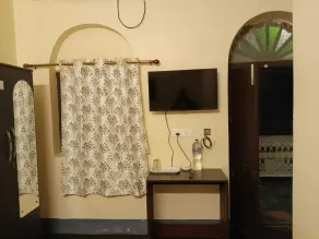 BM Shaw Guest House - Room