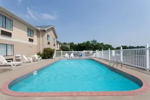 Ramada by Wyndham Tell City - Pool