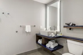 GLō Best Western Savannah-Gateway I-95 - Salle de bain