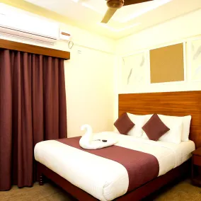 Hotel Maitreya Inn near CMC Hospital, VIT, Sripuram Temple,Naruvi Hospital - Room