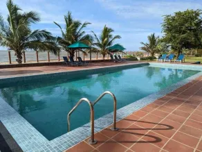 Hiru Villas and Kitesurfing - Piscina