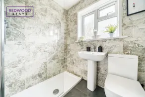 Link Road House By REDWOOD STAYS - Bathroom