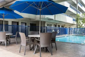 Quality Inn & Suites Los Angeles Airport - Stadium District - Piscine