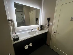 Super 8 by Wyndham Kingwood Houston North - Salle de bain