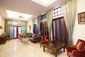 La Pillow 8 - Lobby sitting area