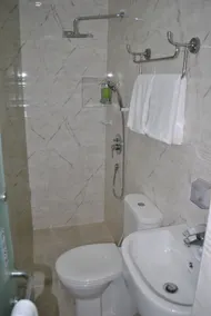 Jayleen Clarke Quay Hotel - Baño