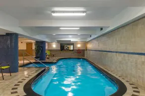 Ramada Plaza by Wyndham Montreal - Piscine